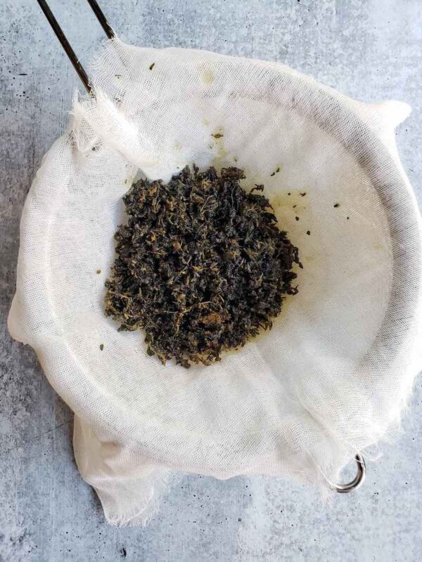 How to Make Medicinal Herb Infused Oil Two Ways Homestead and Chill