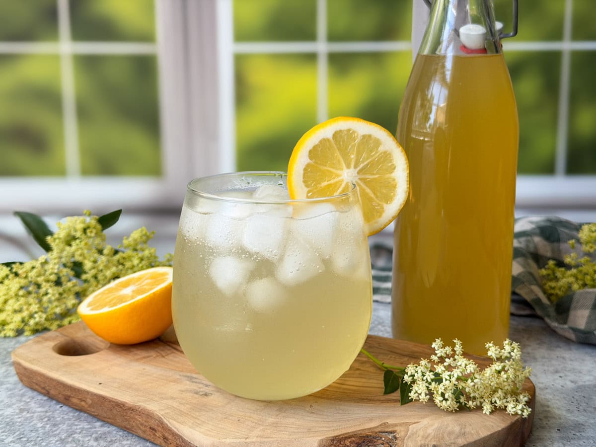 Crafting Elderflower Cordial: A Simple Homemade Syrup Recipe