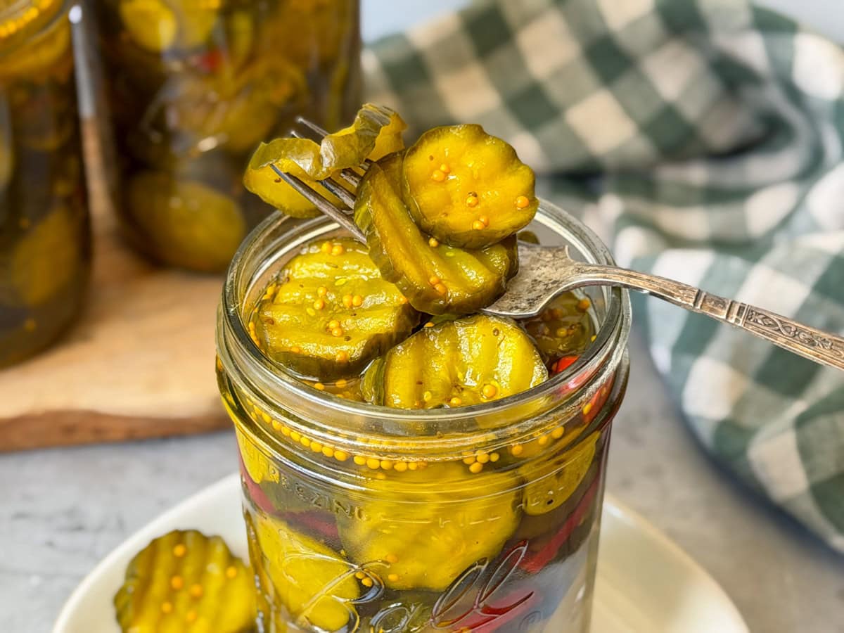 Deliciously Crisp Bread and Butter Pickles: Canning & Fridge Options